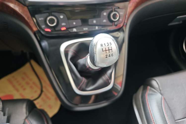 Used Haval H6 2014 Sport Version 1.5T Manual Two-Wheel Drive Elite Edition Gear Lever