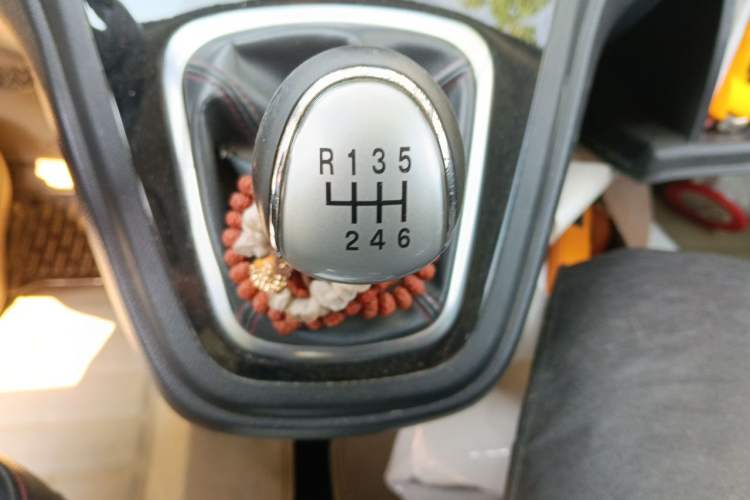 Used Haval H6 2014 Upgraded Model 1.5T Manual Two-Wheel Drive Elite Version Gear Lever