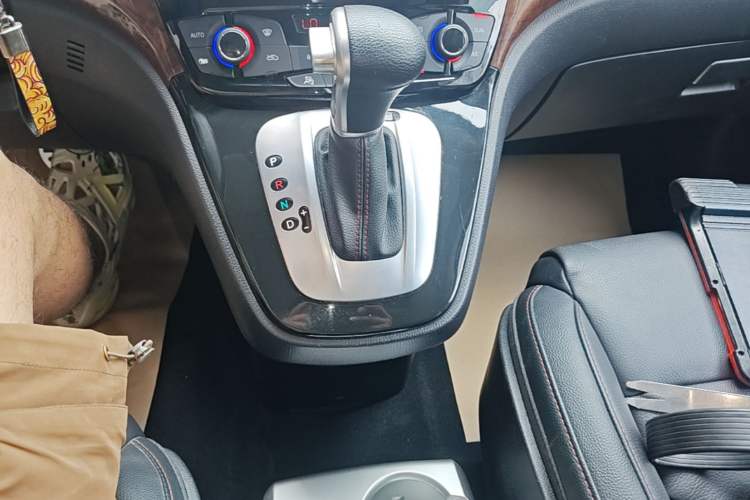 Used Haval H6 2014 Sport Edition 2.4L Automatic Elite Model Gear Lever