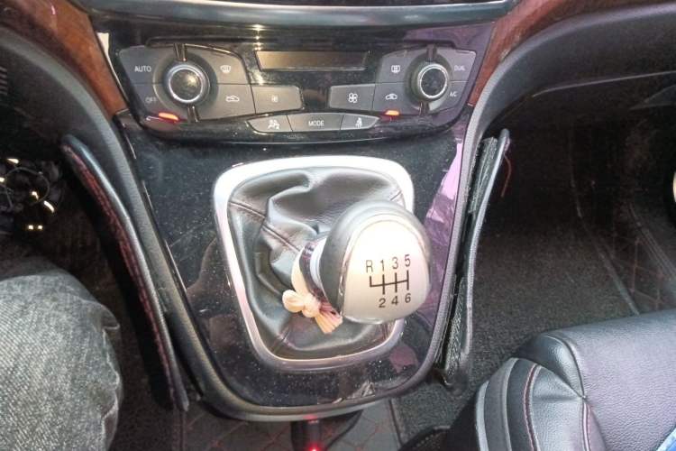 Used Haval H6 2014 Sport Version 1.5T Manual Two-Wheel Drive Elite Edition Gear Lever