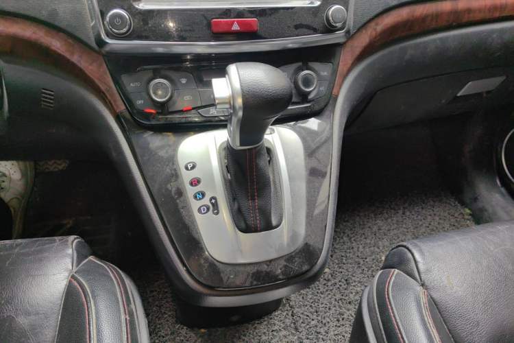 Used Haval H6 2014 Sport Edition 2.4L Automatic Elite Model Gear Lever