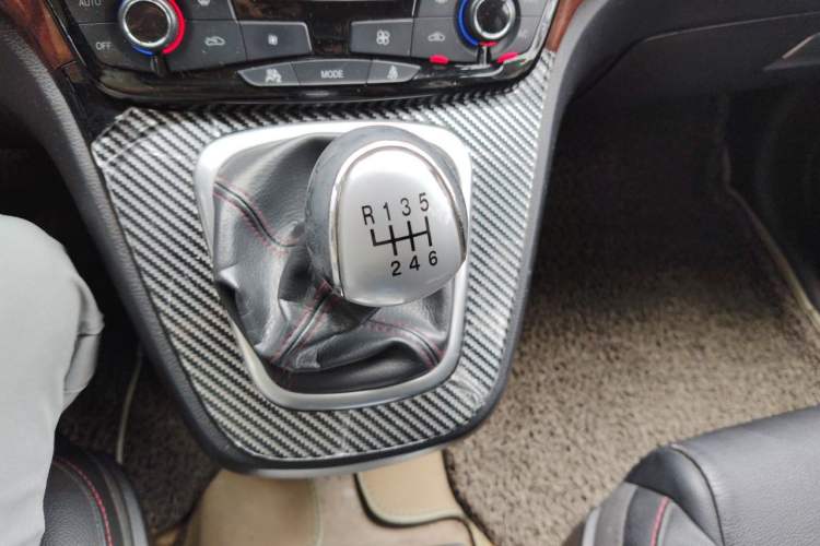 Used Haval H6 2014 Sport Version 1.5T Manual Two-Wheel Drive Elite Edition Gear Lever