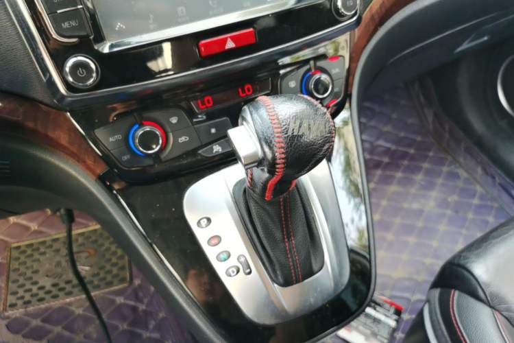 Used Haval H6 2014 Sport Edition 2.4L Automatic Elite Model Gear Lever