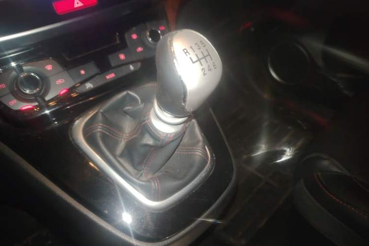 Used Haval H6 2014 Sport Version 1.5T Manual Two-Wheel Drive Elite Edition Gear Lever