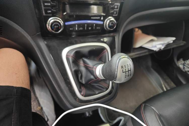 Used Haval H6 2014 Upgraded Model 1.5T Manual Two-Wheel Drive Elite Version Gear Lever