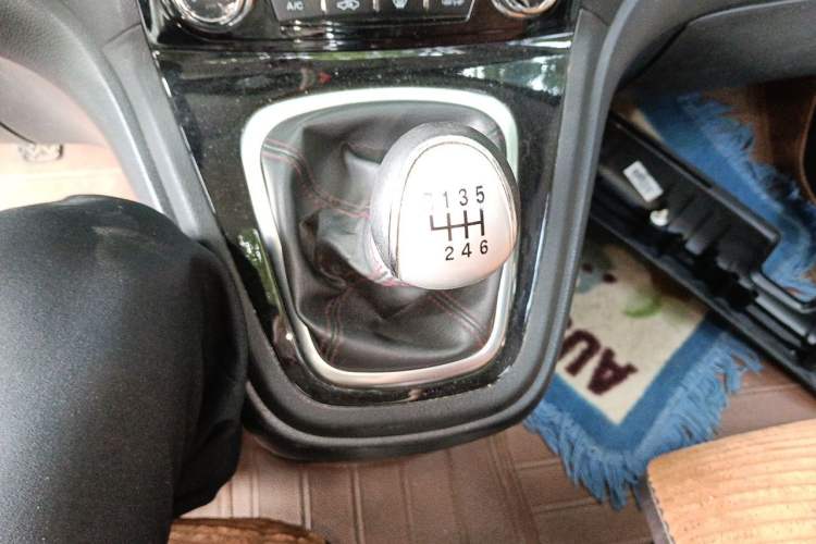 Used Haval H6 2014 Upgraded Model 1.5T Manual Two-Wheel Drive Elite Version Gear Lever