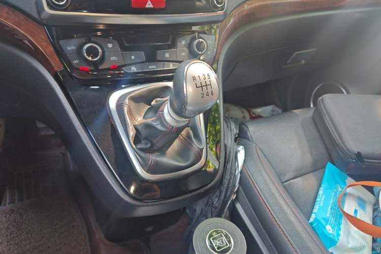 Used Haval H6 2014 Sport Version 1.5T Manual Two-Wheel Drive Elite Edition Gear Lever