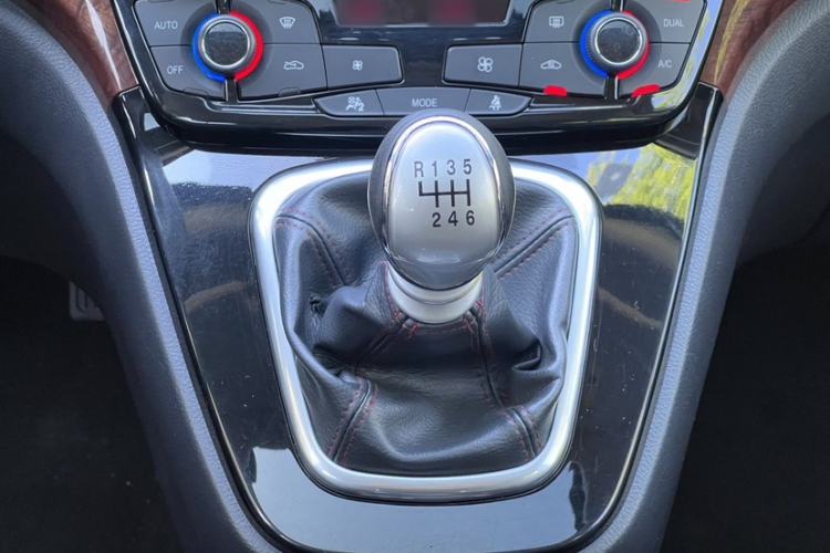 Used Haval H6 2014 Sport Version 1.5T Manual Two-Wheel Drive Elite Edition Gear Lever