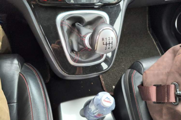 Used Haval H6 2014 Sport Version 1.5T Manual Two-Wheel Drive Elite Edition Gear Lever