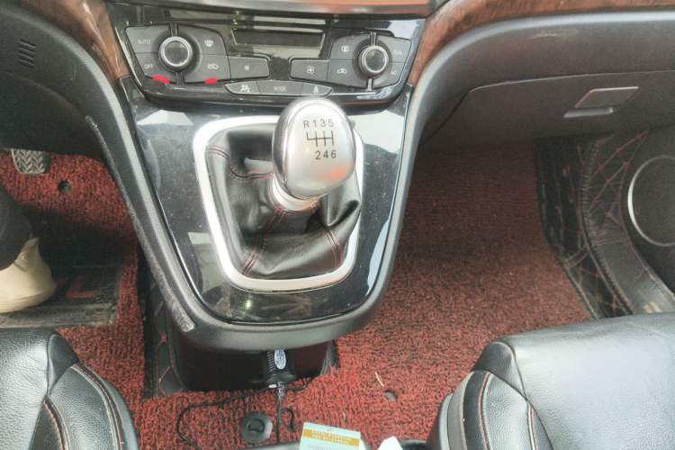 Used Haval H6 2014 Sport Version 1.5T Manual Two-Wheel Drive Elite Edition Gear Lever