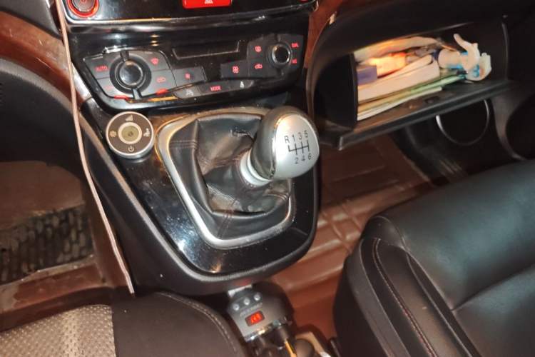 Used Haval H6 2014 Sport Version 1.5T Manual Two-Wheel Drive Elite Edition Gear Lever