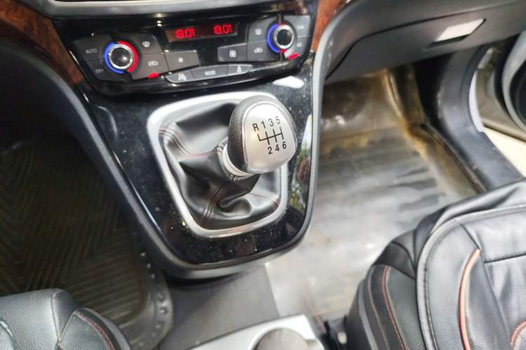 Used Haval H6 2014 Sport Edition 2.0T Diesel Manual Two-Wheel Drive Prestige Model Gear Lever