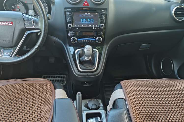 Used Haval H6 2014 Upgraded Model 1.5T Manual Two-Wheel Drive Elite Version Gear Lever