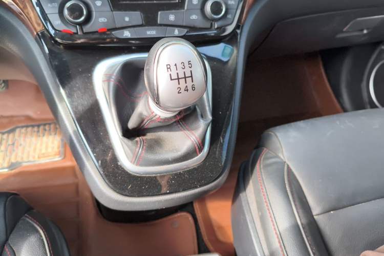 Used Haval H6 2014 Sport Version 1.5T Manual Two-Wheel Drive Elite Edition Gear Lever