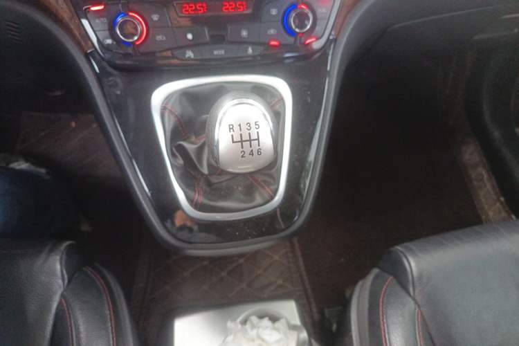 Used Haval H6 2014 Sport Version 1.5T Manual Two-Wheel Drive Elite Edition Gear Lever