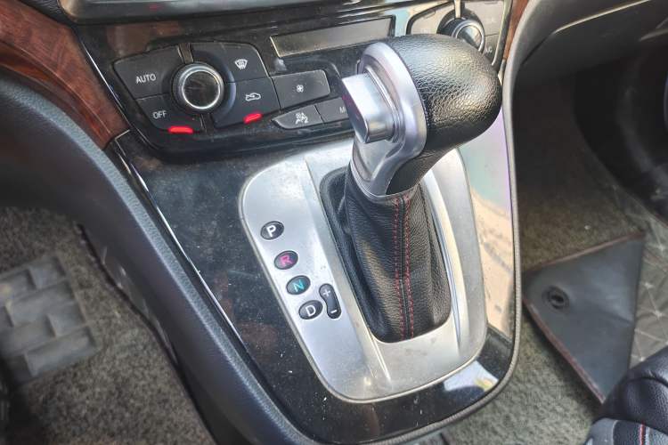 Used Haval H6 2014 Sports Edition 2.4L Automatic Prestige Model Gear Lever