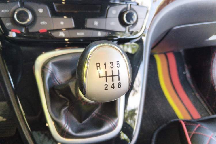 Used Haval H6 2014 Sport Version 1.5T Manual Two-Wheel Drive Elite Edition Gear Lever