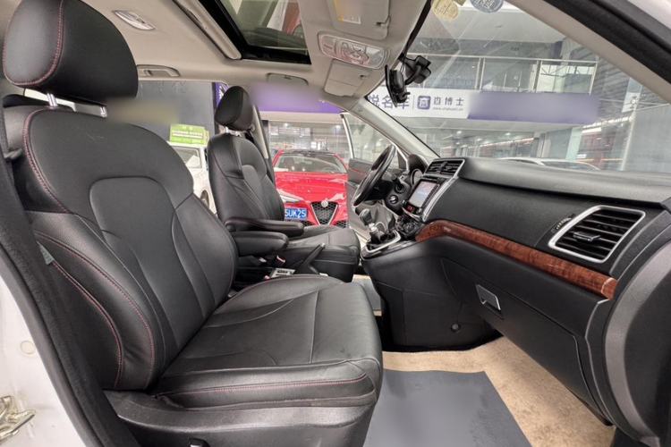 Used Haval H6 2014 Sport Version 1.5T Manual Two-Wheel Drive Elite Edition Interior 1
