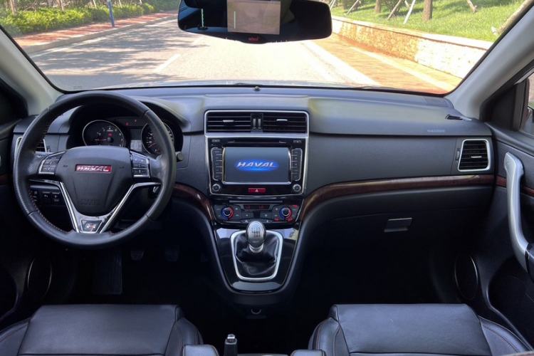 Used Haval H6 2014 Sport Version 1.5T Manual Two-Wheel Drive Elite Edition Interior 1