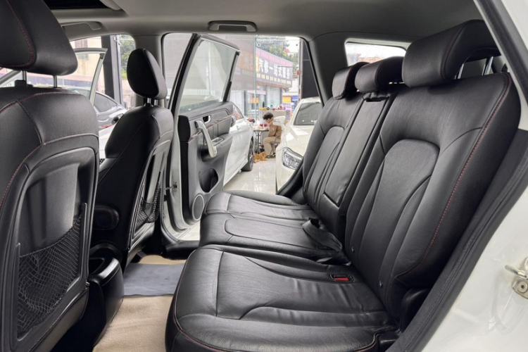 Used Haval H6 2014 Sport Version 1.5T Manual Two-Wheel Drive Elite Edition Interior 10