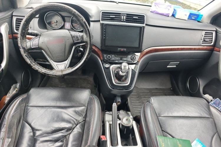 Used Haval H6 2014 Sport Edition 2.0T Diesel Manual Two-Wheel-Drive Elite Model Interior 2