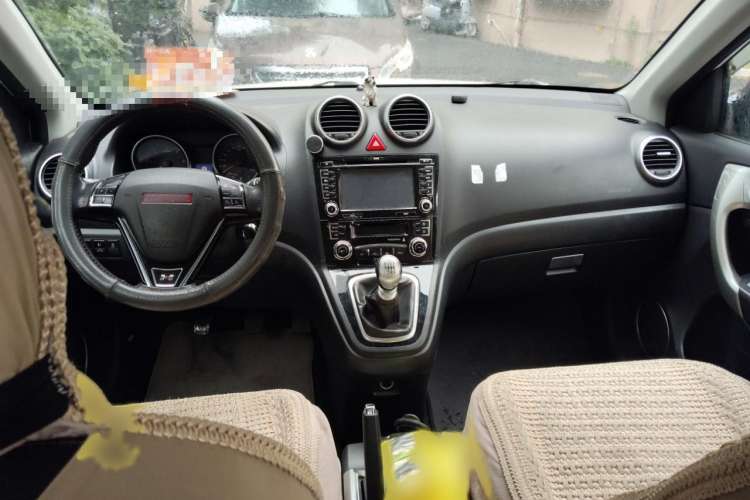 Used Haval H6 2014 Upgraded Model 2.0T Diesel Manual Two-Wheel Drive Elite Version Interior 2