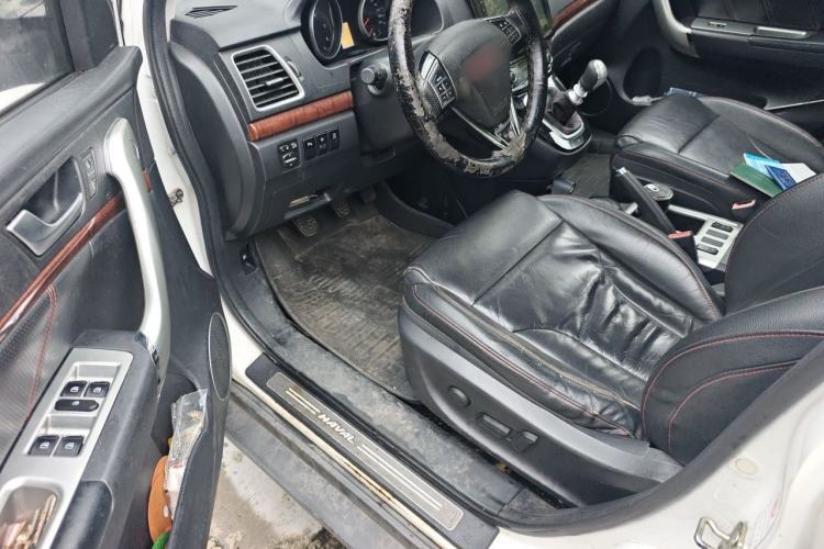 Used Haval H6 2014 Sport Edition 2.0T Diesel Manual Two-Wheel-Drive Elite Model Interior 3