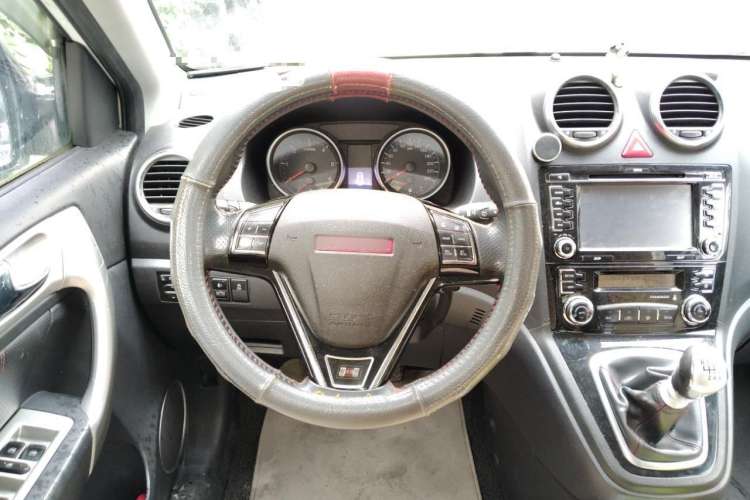 Used Haval H6 2014 Upgraded Model 2.0T Diesel Manual Two-Wheel Drive Elite Version Interior 3