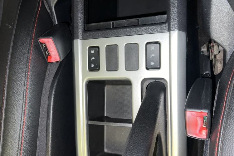 Used Haval H6 2014 Sport Version 1.5T Manual Two-Wheel Drive Elite Edition Interior 5