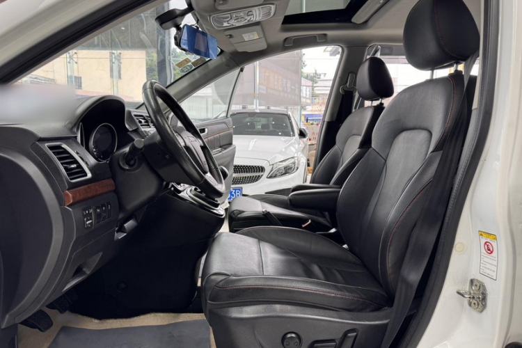 Used Haval H6 2014 Sport Version 1.5T Manual Two-Wheel Drive Elite Edition Interior 5