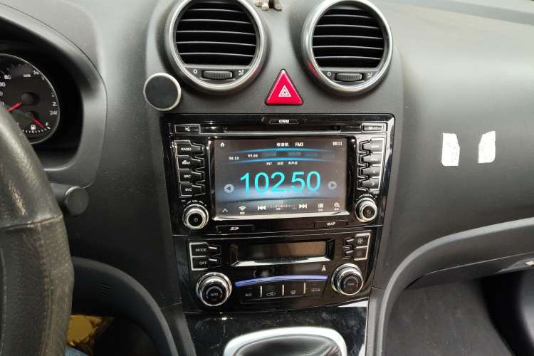 Used Haval H6 2014 Upgraded Model 2.0T Diesel Manual Two-Wheel Drive Elite Version Interior 5