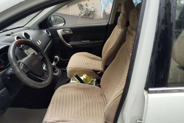 Used Haval H6 2014 Upgraded Model 2.0T Diesel Manual Two-Wheel Drive Elite Version Interior 7