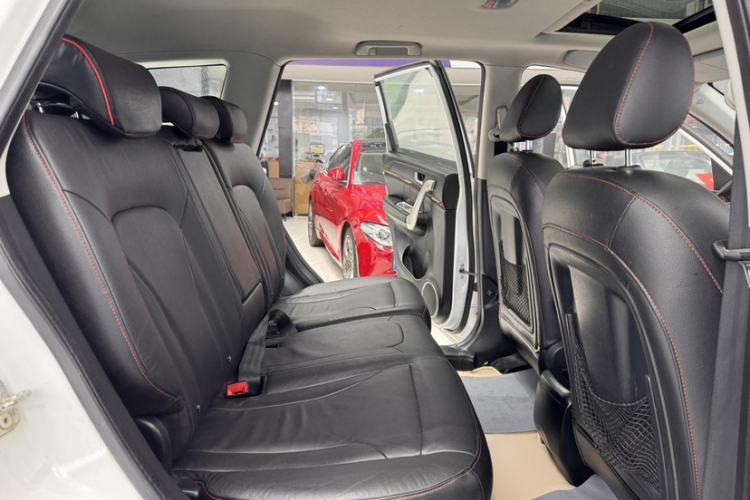 Used Haval H6 2014 Sport Version 1.5T Manual Two-Wheel Drive Elite Edition Interior 9