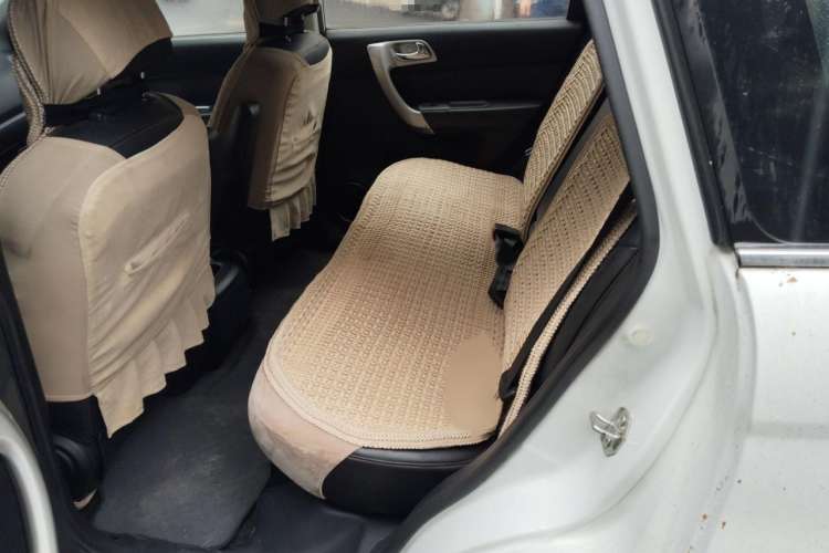 Used Haval H6 2014 Upgraded Model 2.0T Diesel Manual Two-Wheel Drive Elite Version Interior 9