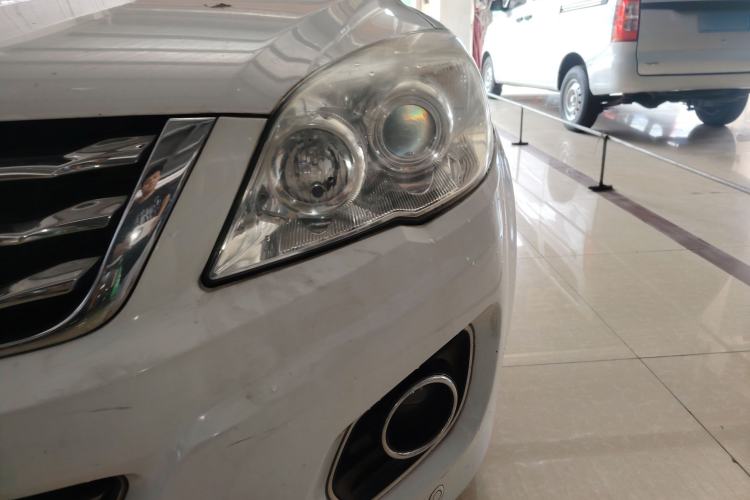 Used Haval H6 2014 Upgraded Model 2.0T Diesel Manual Two-Wheel Drive Elite Version Left Front Headlight