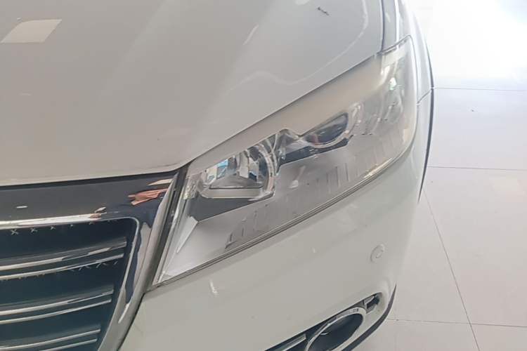 Used Haval H6 2014 Sport Version 1.5T Manual Two-Wheel Drive Elite Edition Left Front Headlight