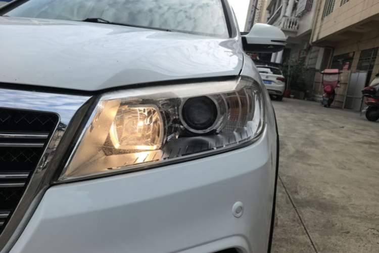 Used Haval H6 2014 Sport Version 1.5T Manual Two-Wheel Drive Elite Edition Left Front Headlight