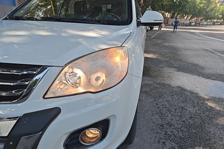 Used Haval H6 2014 Upgraded Model 1.5T Manual Two-Wheel Drive Elite Version Left Front Headlight