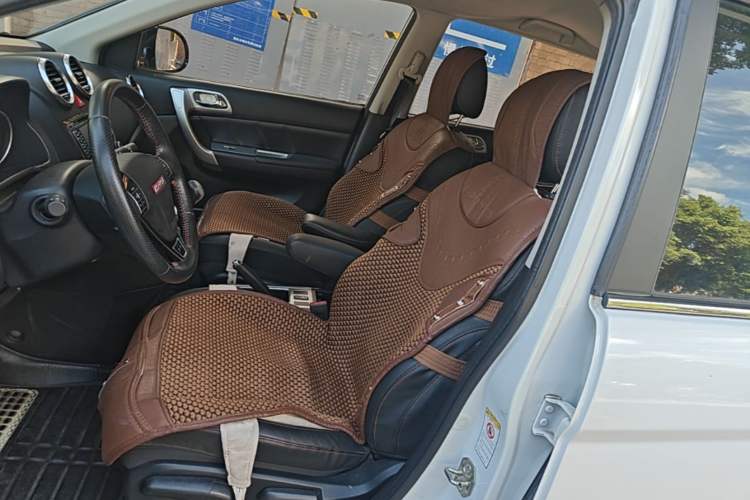 Used Haval H6 2014 Upgraded Model 1.5T Manual Two-Wheel Drive Elite Version Left Front Seat
