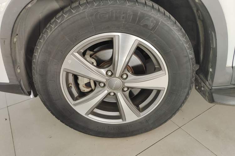 Used Haval H6 2014 Sports Edition 2.4L Automatic Prestige Model Left Front Wheel Hub