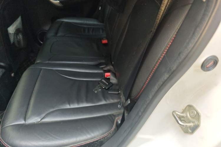 Used Haval H6 2014 Sport Version 1.5T Manual Two-Wheel Drive Elite Edition Left Rear Seat