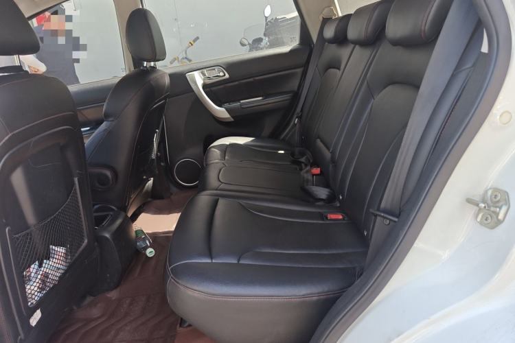 Used Haval H6 2014 Upgraded Model 2.0T Diesel Manual Two-Wheel Drive Elite Version Left Rear Seat