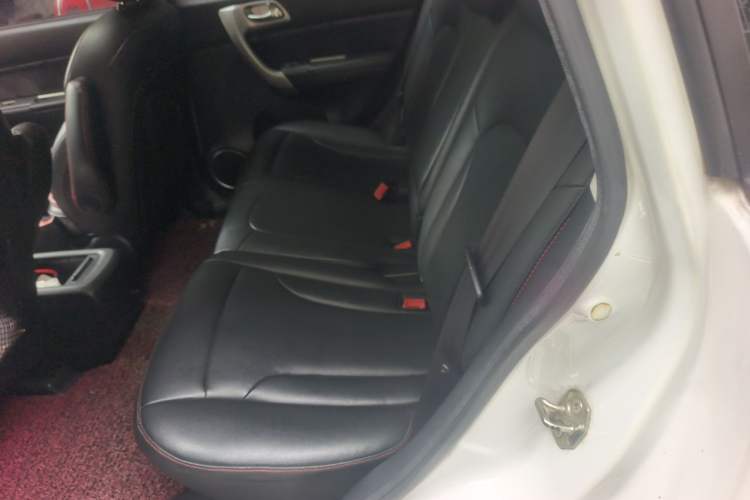 Used Haval H6 2014 Upgraded Model 1.5T Manual Two-Wheel Drive Elite Version Left Rear Seat