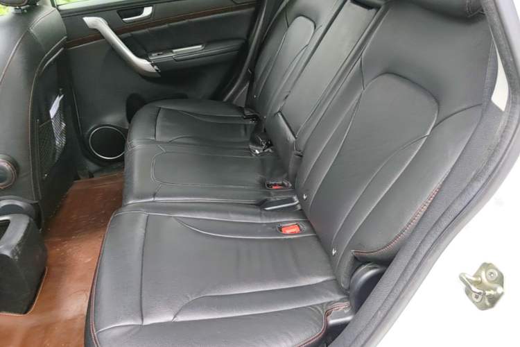 Used Haval H6 2014 Sport Version 1.5T Manual Two-Wheel Drive Elite Edition Left Rear Seat