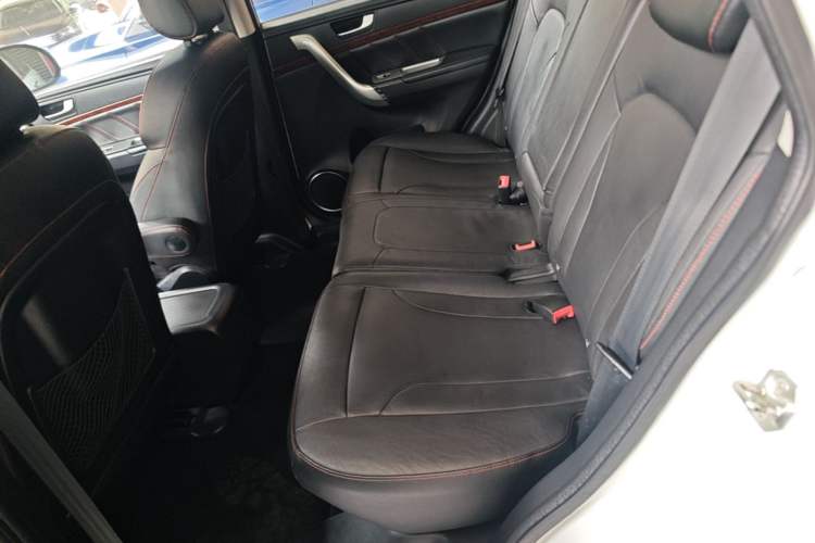 Used Haval H6 2014 Sport Version 1.5T Manual Two-Wheel Drive Elite Edition Left Rear Seat