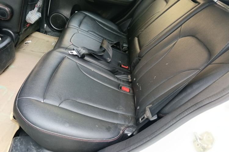 Used Haval H6 2014 Upgraded Model 1.5T Manual Two-Wheel Drive Elite Version Left Rear Seat