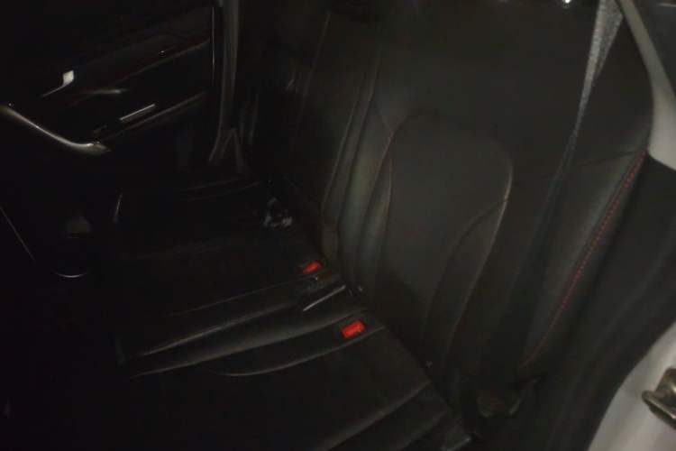 Used Haval H6 2014 Sport Version 1.5T Manual Two-Wheel Drive Elite Edition Left Rear Seat