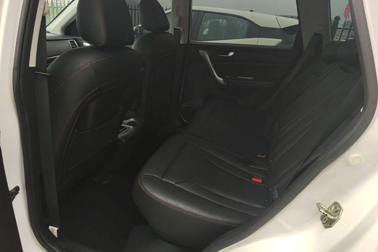Used Haval H6 2014 Sport Version 1.5T Manual Two-Wheel Drive Elite Edition Left Rear Seat