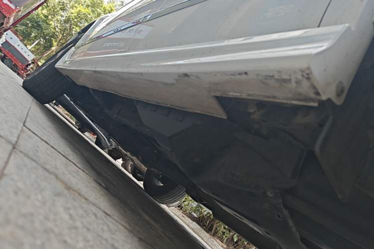 Used Haval H6 2014 Upgraded Model 1.5T Manual Two-Wheel Drive Elite Version Left Side Sill