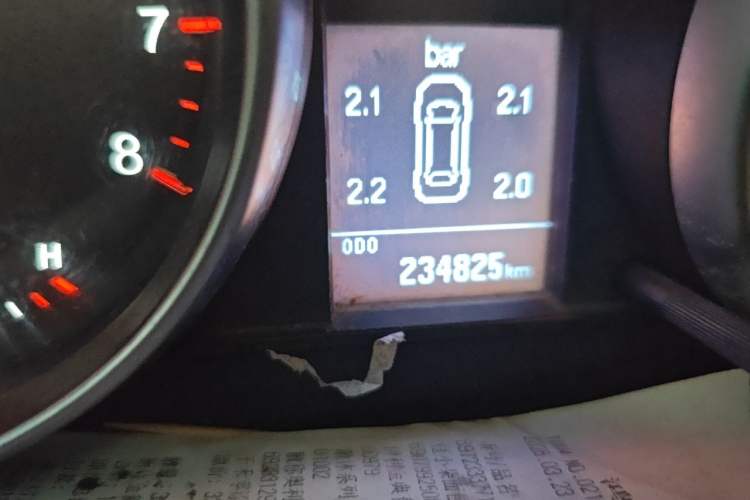 Used Haval H6 2014 Upgraded Model 1.5T Manual Two-Wheel Drive Elite Version Odometer Close Up